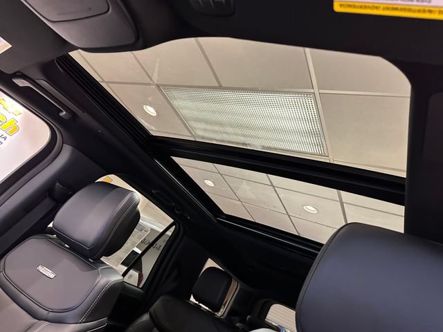 New 2027 Ford Expedition Platinum w/ Stealth Performance Package AWD/4WD image 4