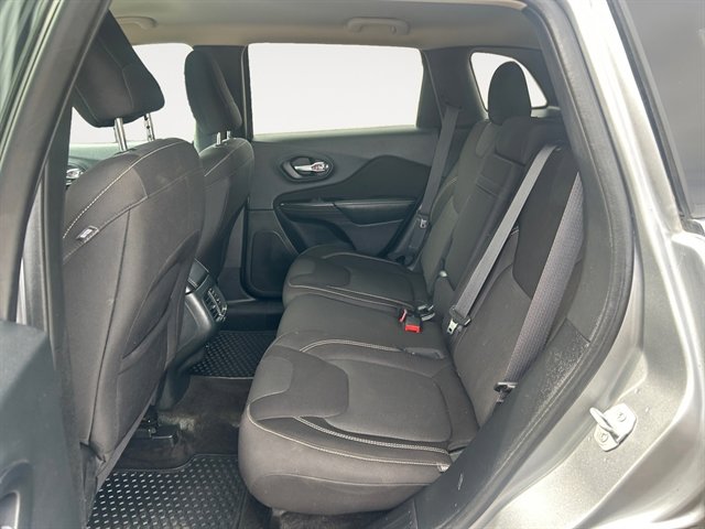 Used 2015 Jeep Cherokee Latitude w/ Cold Weather Group image 13