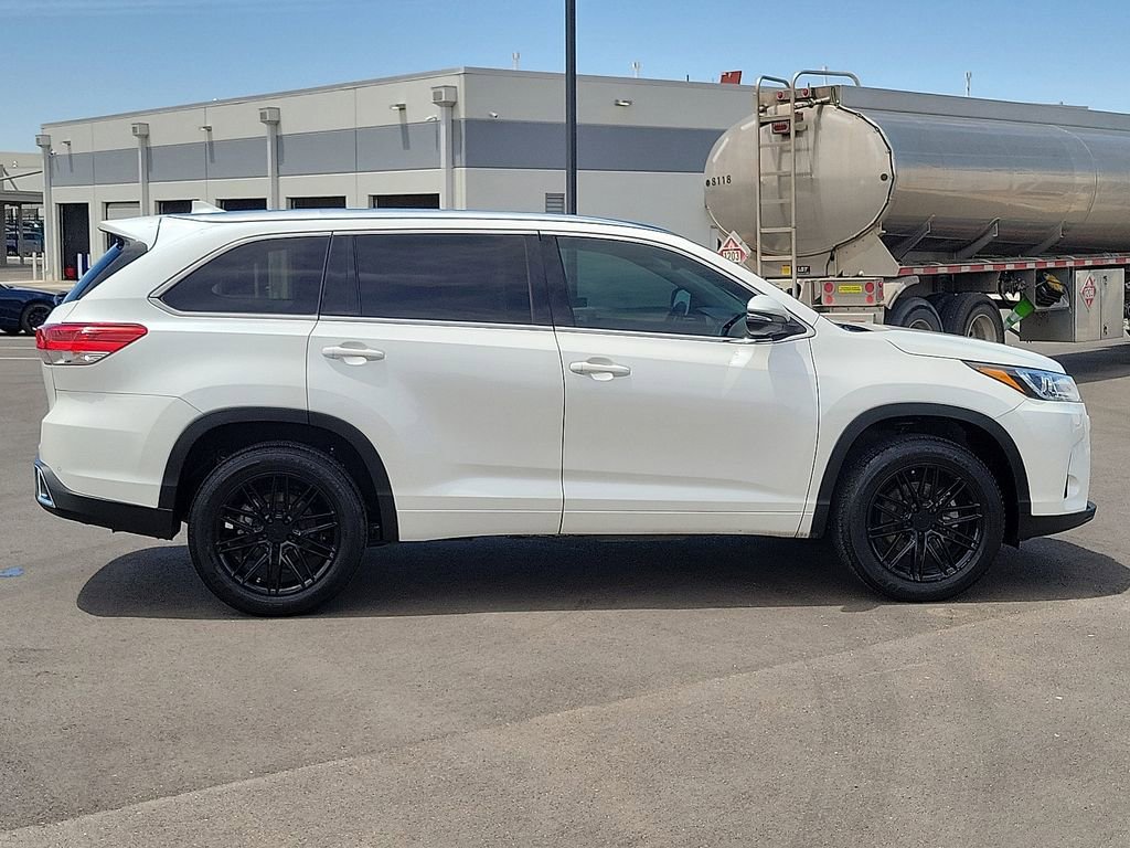 Used 2019 Toyota Highlander Limited FWD image 6