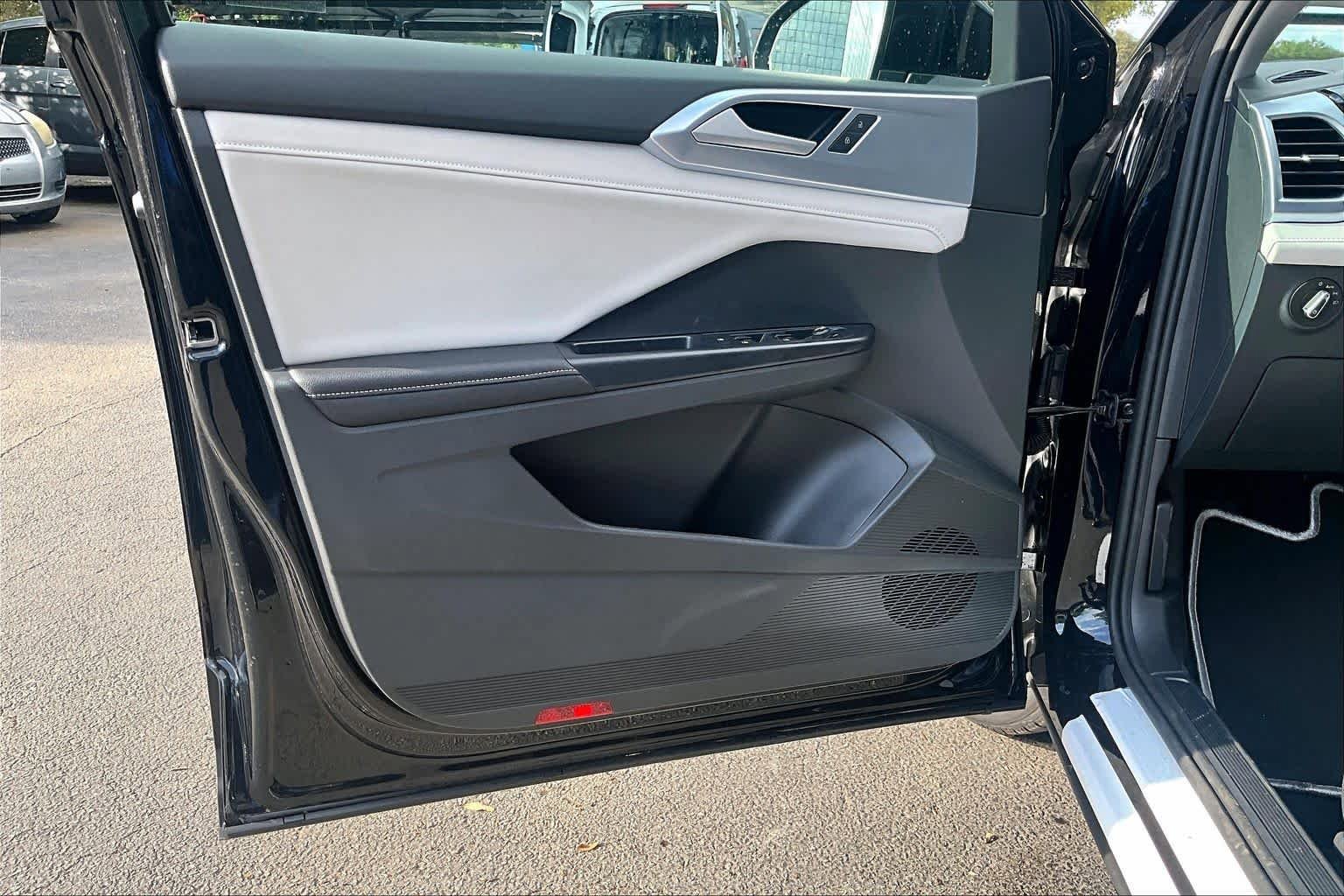 New 2026 Volkswagen Taos SE FWD image 10