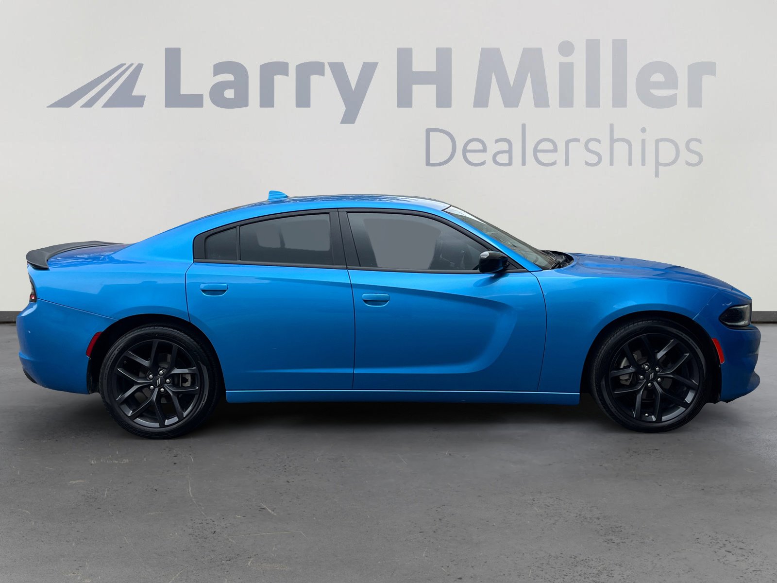 Used 2023 Dodge Charger SXT w/ Blacktop Package image 6
