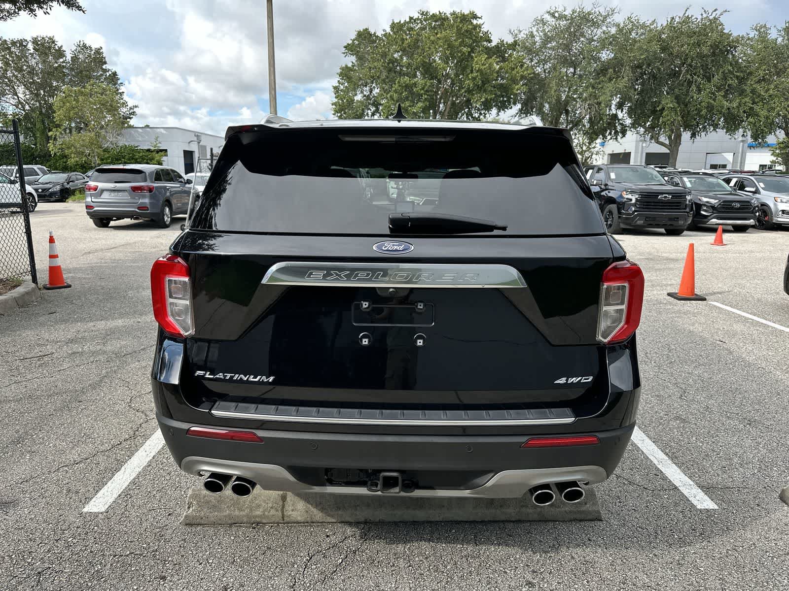 Used 2023 Ford Explorer Platinum w/ Technology Package AWD/4WD image 7