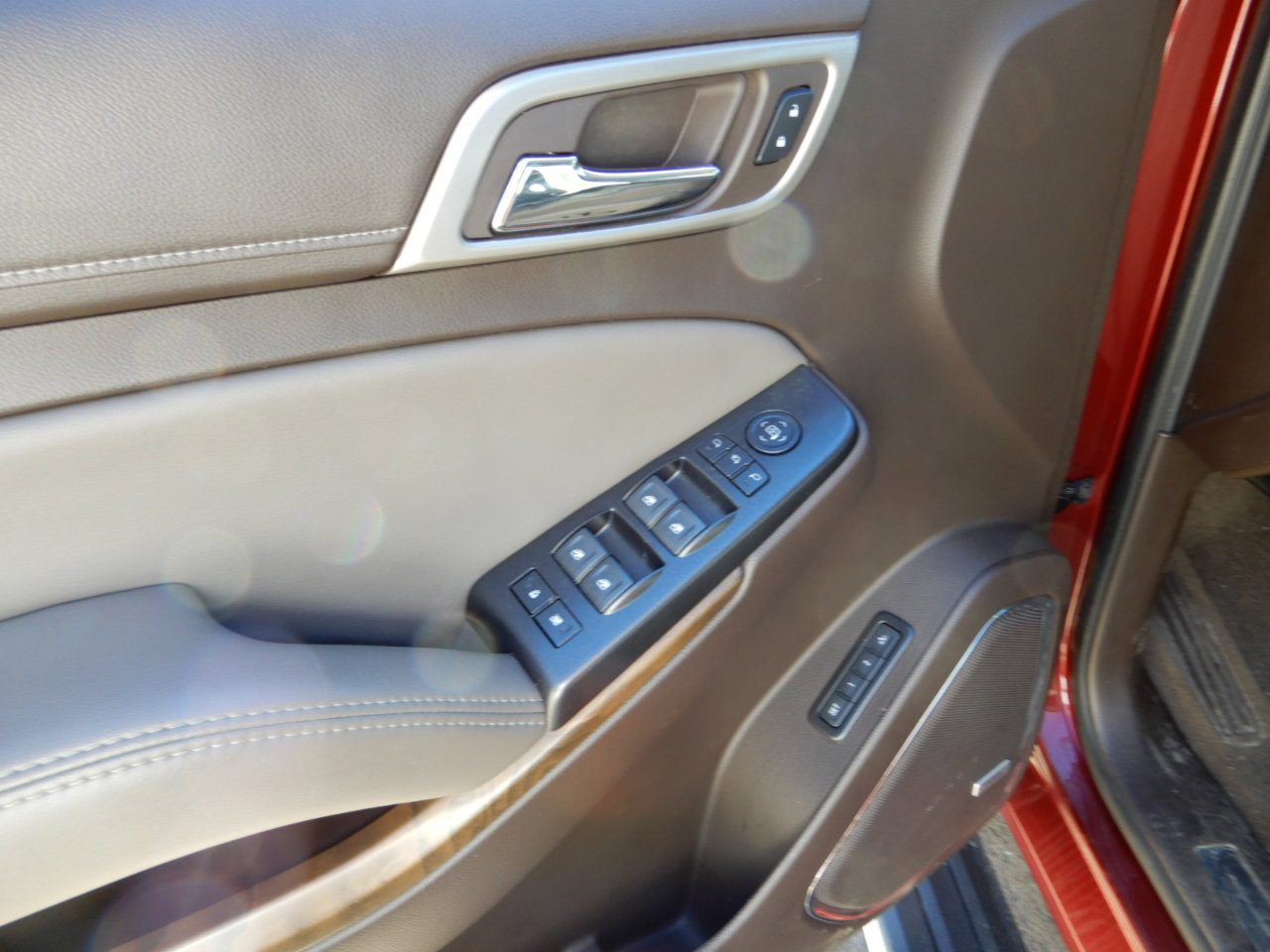 Used 2018 GMC Yukon Denali image 24