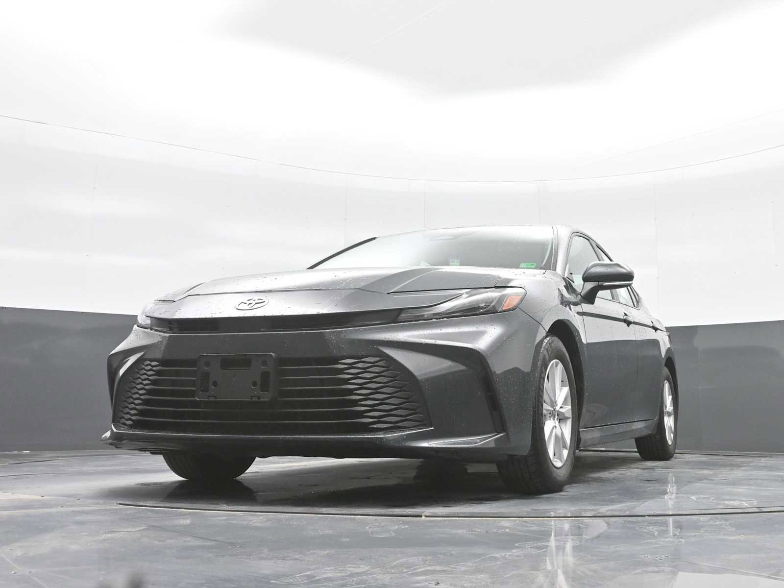 Used 2025 Toyota Camry LE image 32