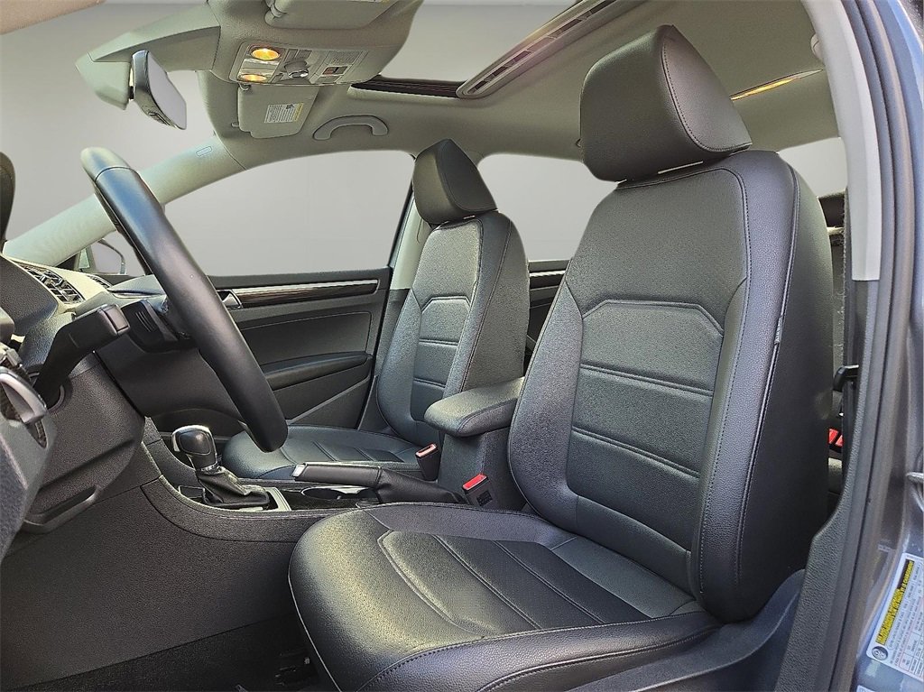 Used 2019 Volkswagen Passat 2.0T SE R-Line image 14