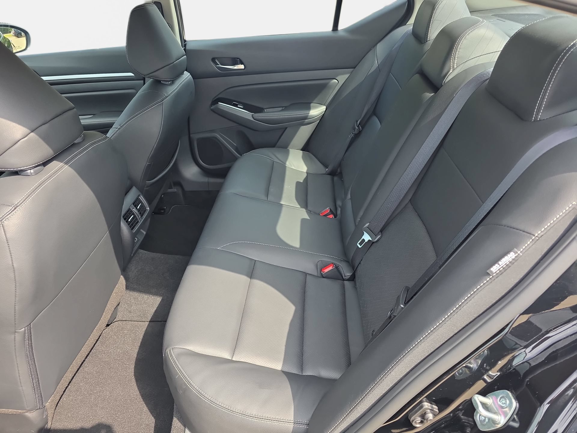Used 2025 Nissan Altima 2.5 SL FWD image 13