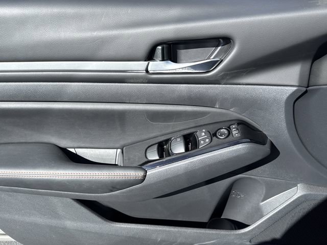 Certified 2025 Nissan Altima 2.5 SR image 8