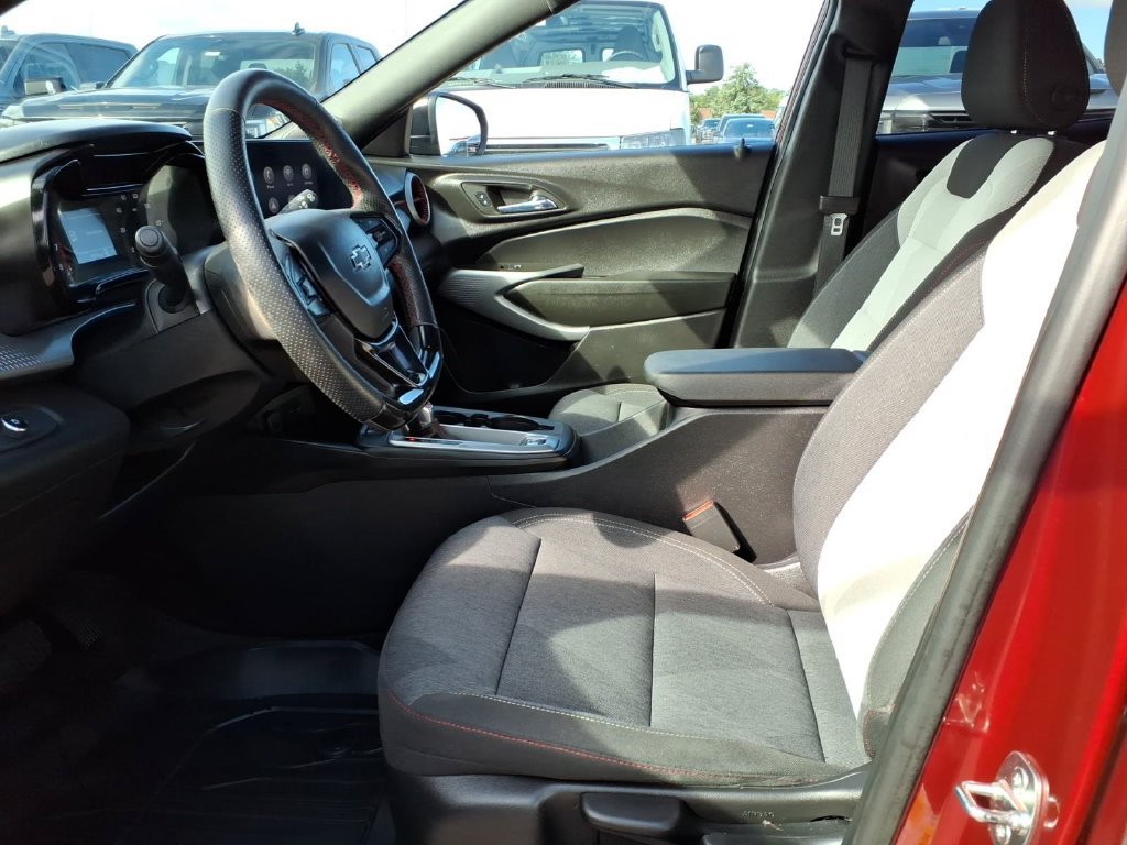 Used 2024 Chevrolet Trax RS FWD image 10