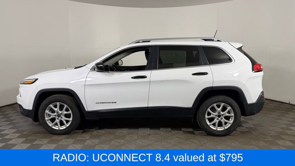 Used 2016 Jeep Cherokee Latitude w/ Cold Weather Group AWD/4WD image 5