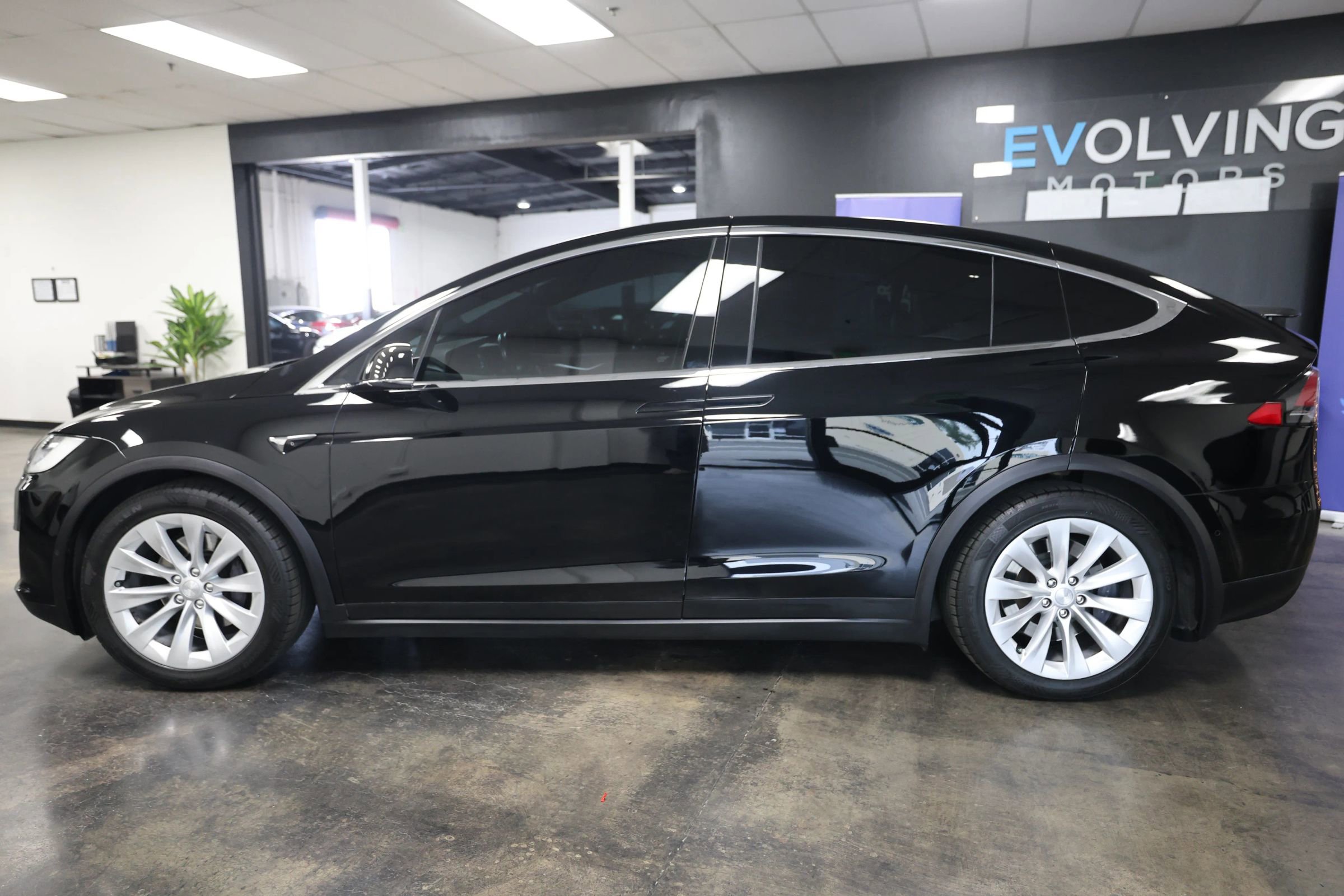 Used 2018 Tesla Model X 75D image 11