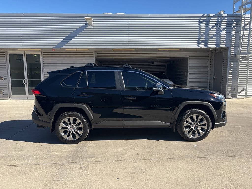 Used 2025 Toyota RAV4 XLE Premium image 4
