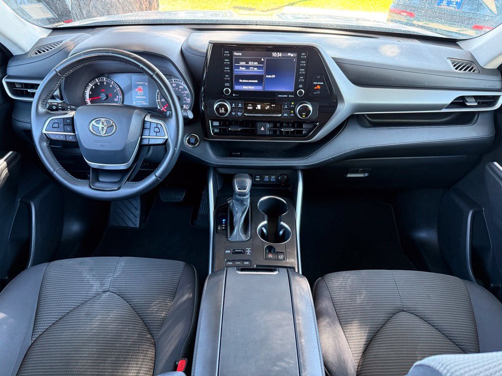 Used 2022 Toyota Highlander LE AWD/4WD image 14