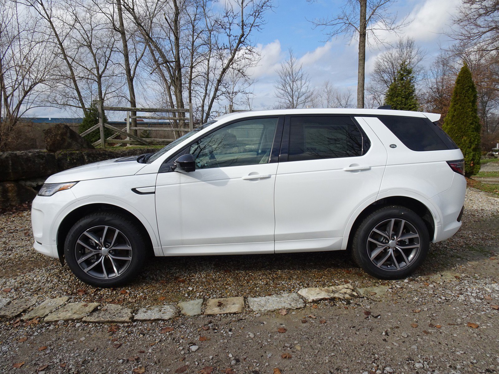 New 2025 Land Rover Discovery Sport S image 7