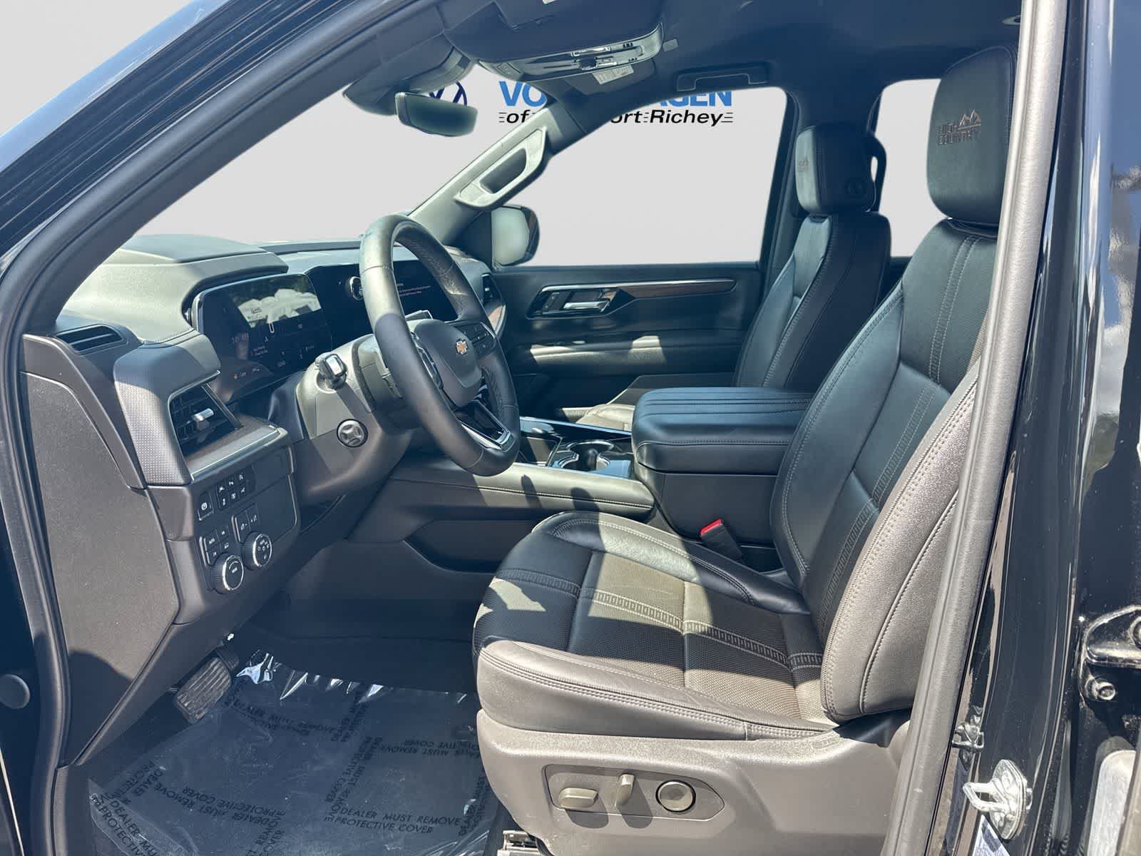 Used 2025 Chevrolet Tahoe High Country AWD/4WD image 23