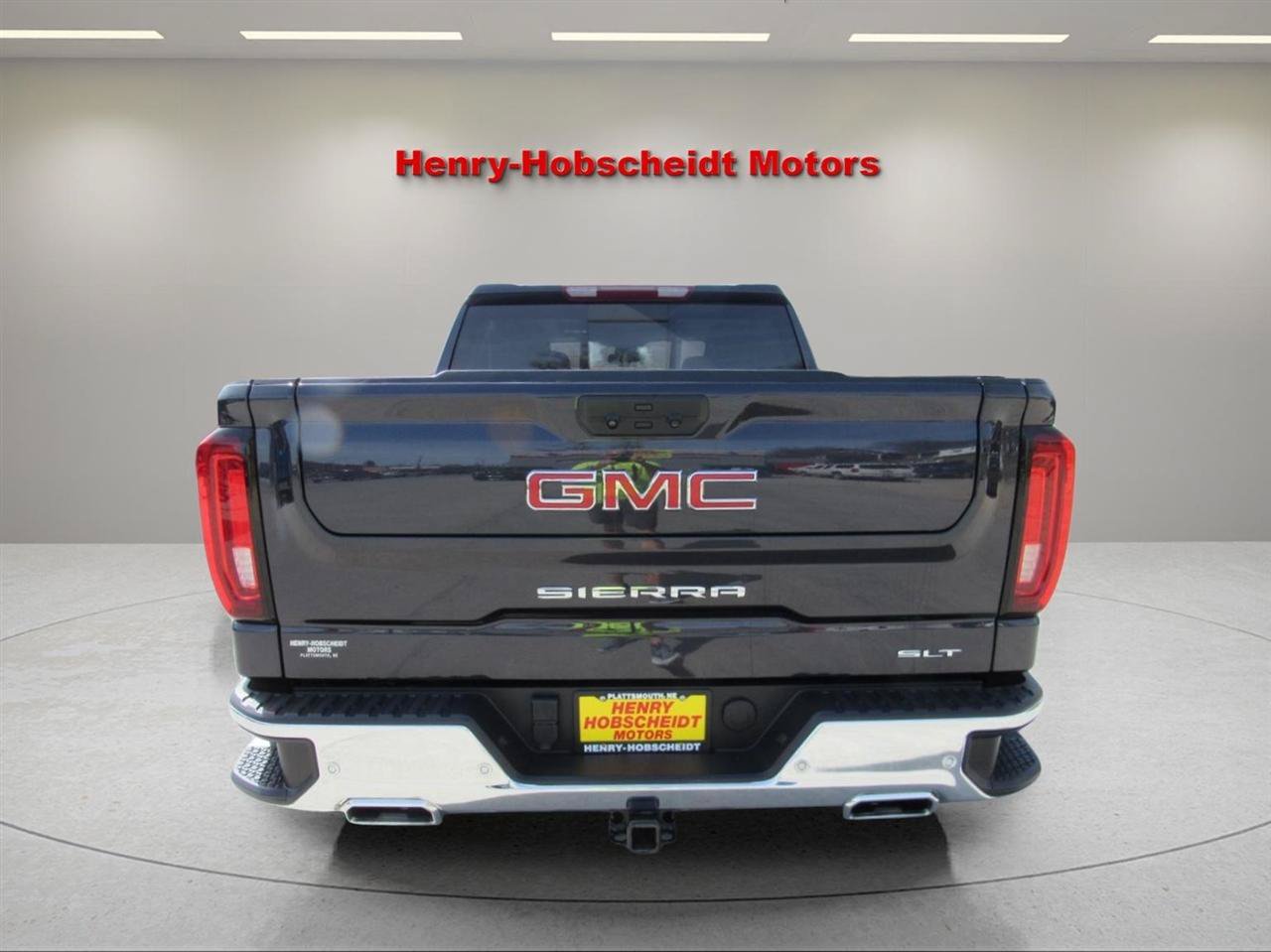 Used 2023 GMC Sierra 1500 SLT w/ SLT Premium Plus Package AWD/4WD image 3