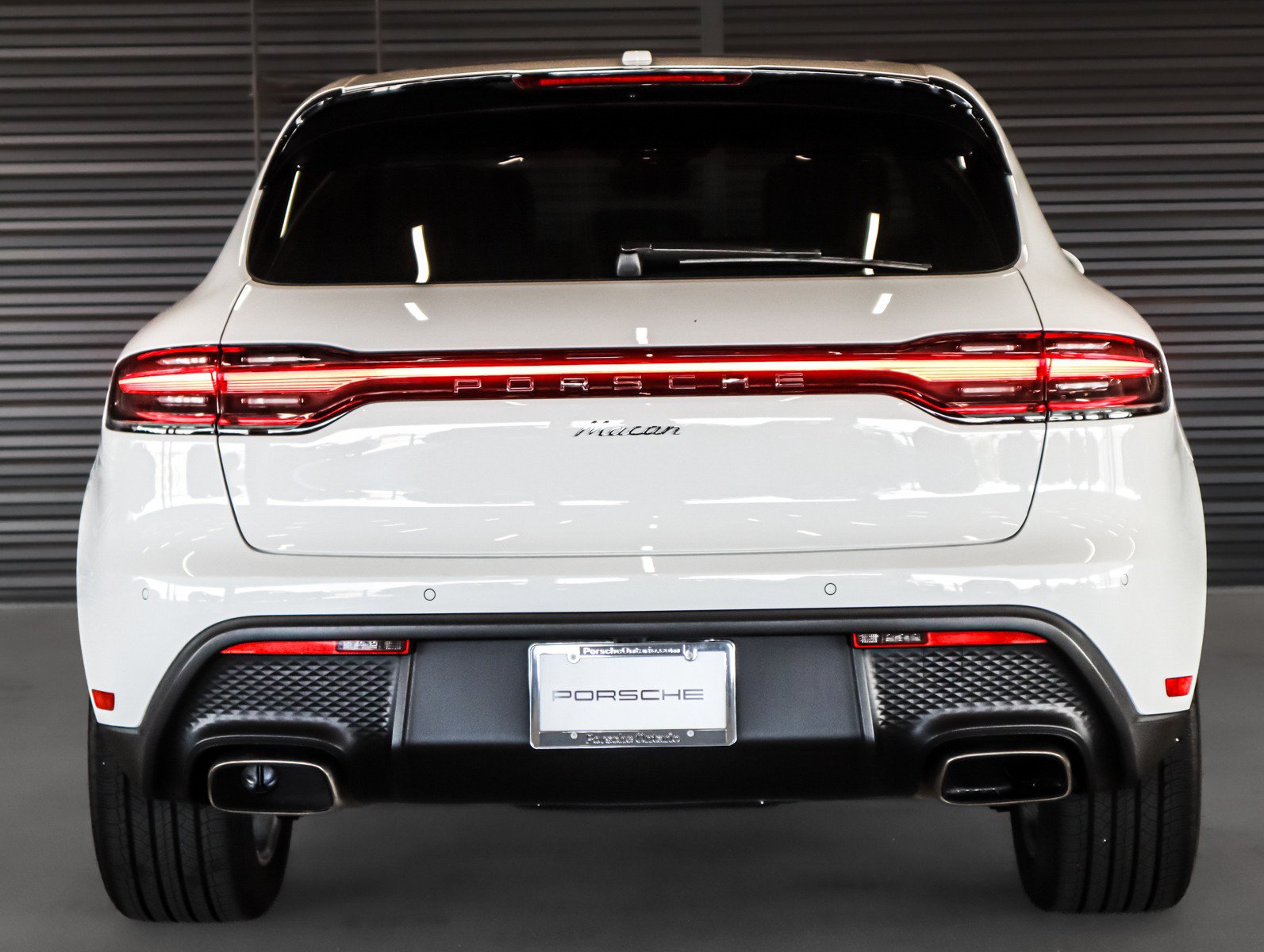 Used 2026 Porsche Macan AWD/4WD image 9