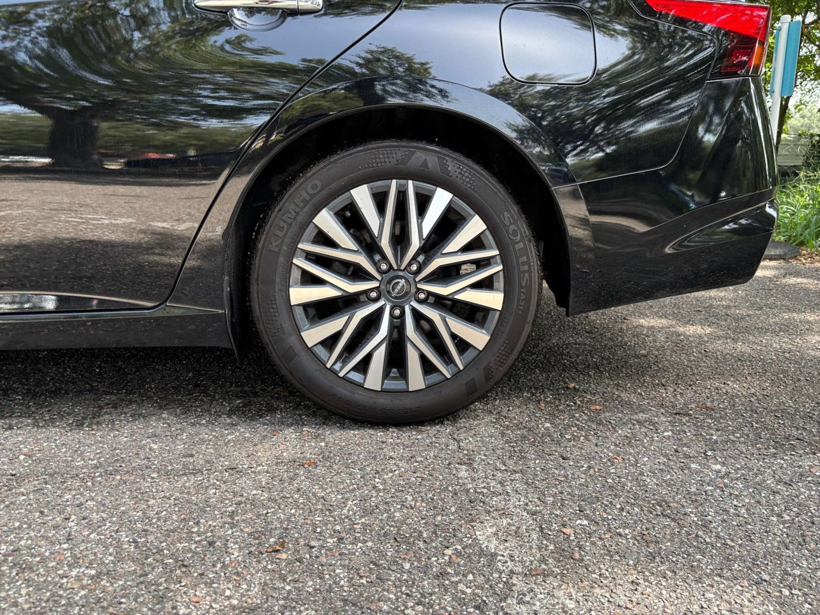Used 2025 Nissan Altima 2.5 SV FWD image 29