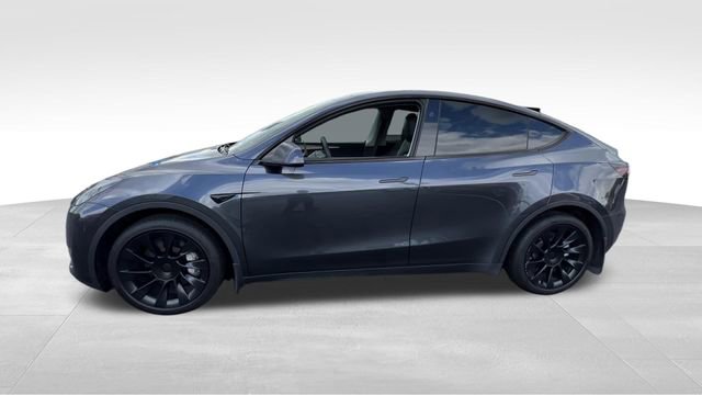 Used 2024 Tesla Model Y Long Range AWD/4WD image 3