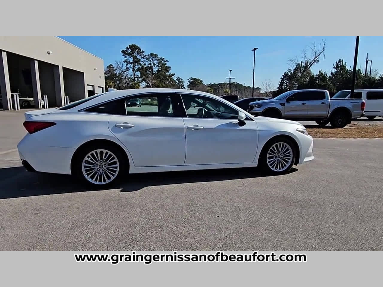 Used 2020 Toyota Avalon Limited image 34