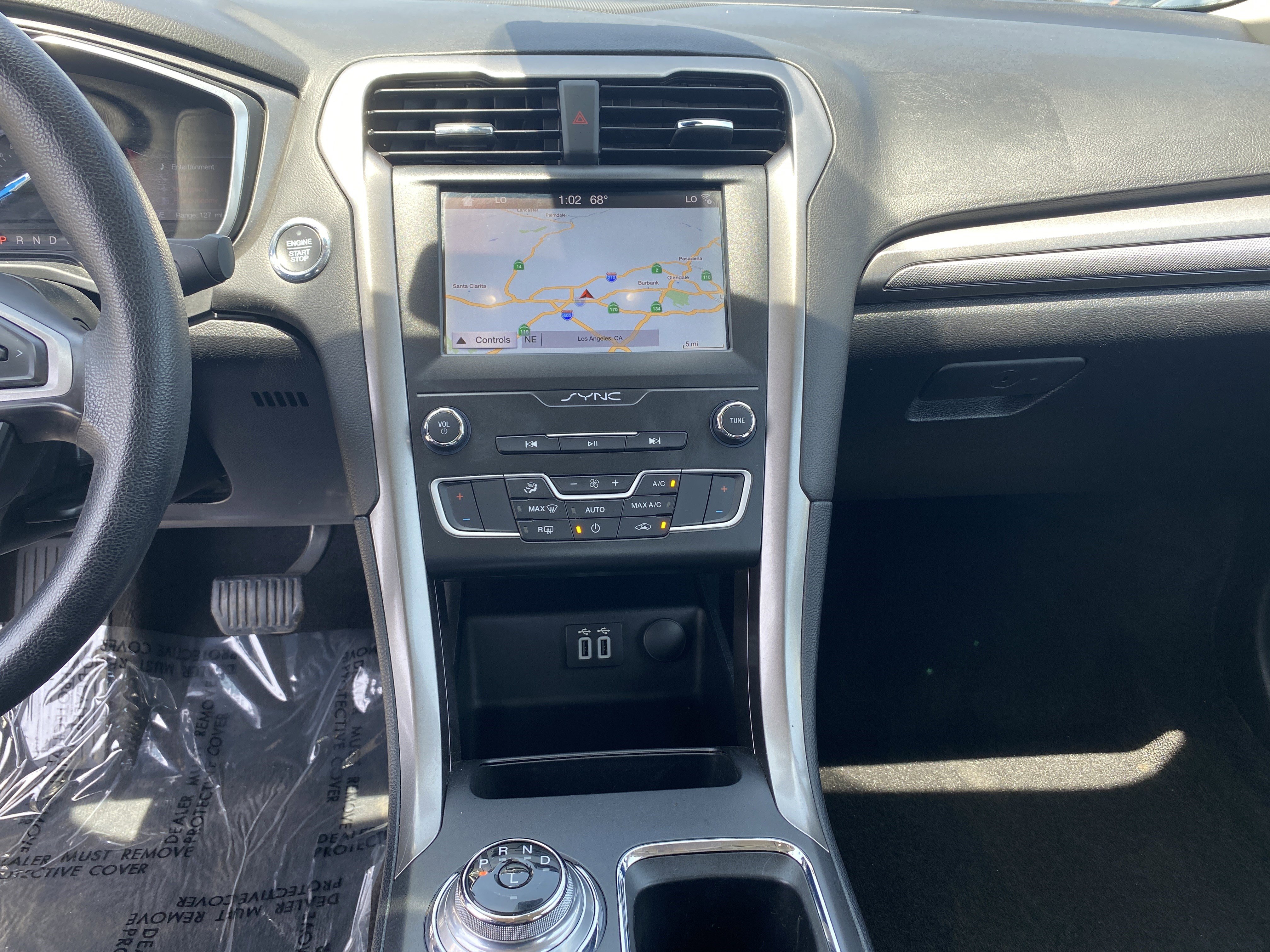 Used 2019 Ford Fusion SE FWD image 14