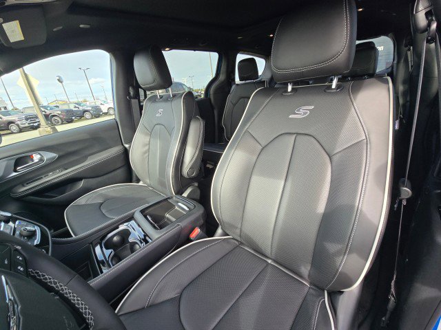 New 2026 Chrysler Pacifica Limited FWD image 26