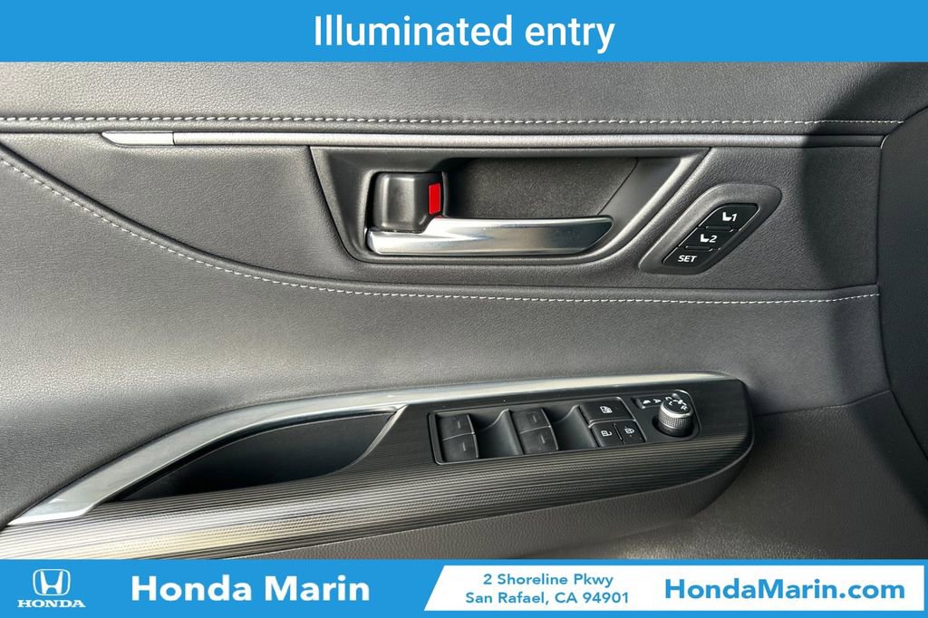 Used 2023 Toyota Venza Nightshade image 13