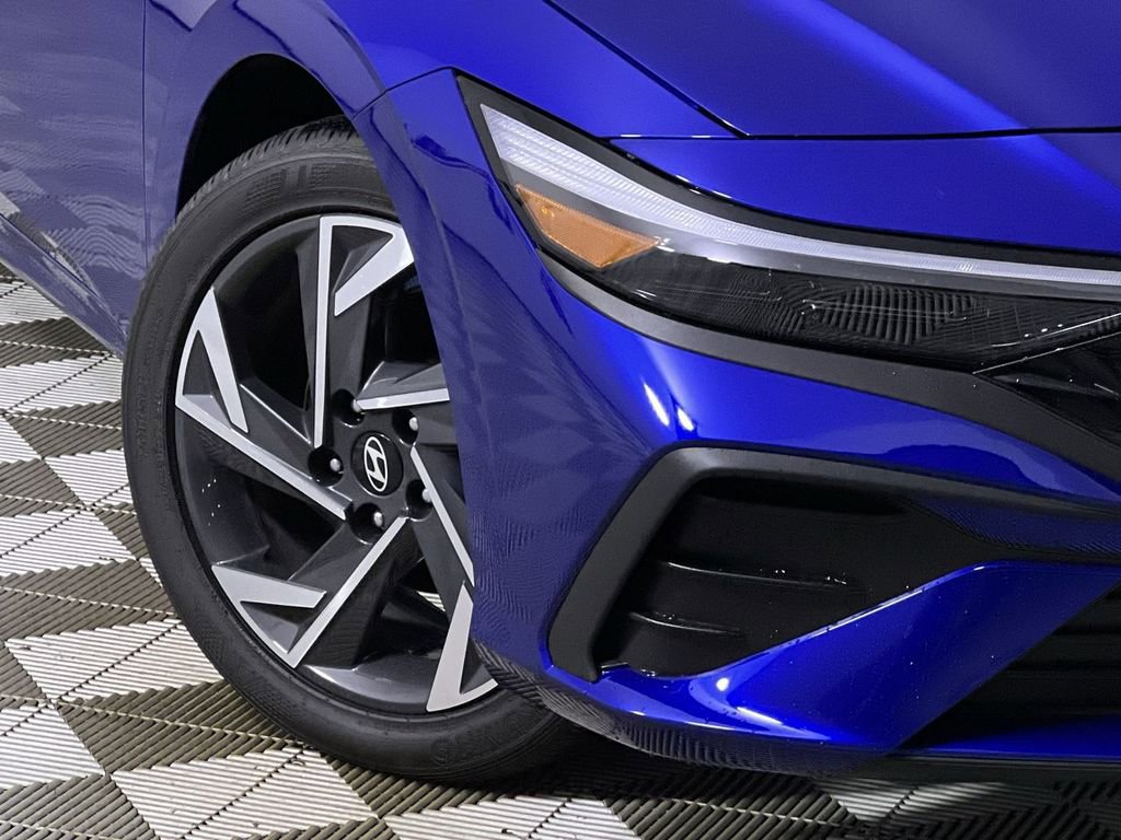 Used 2025 Hyundai Elantra Sport image 12