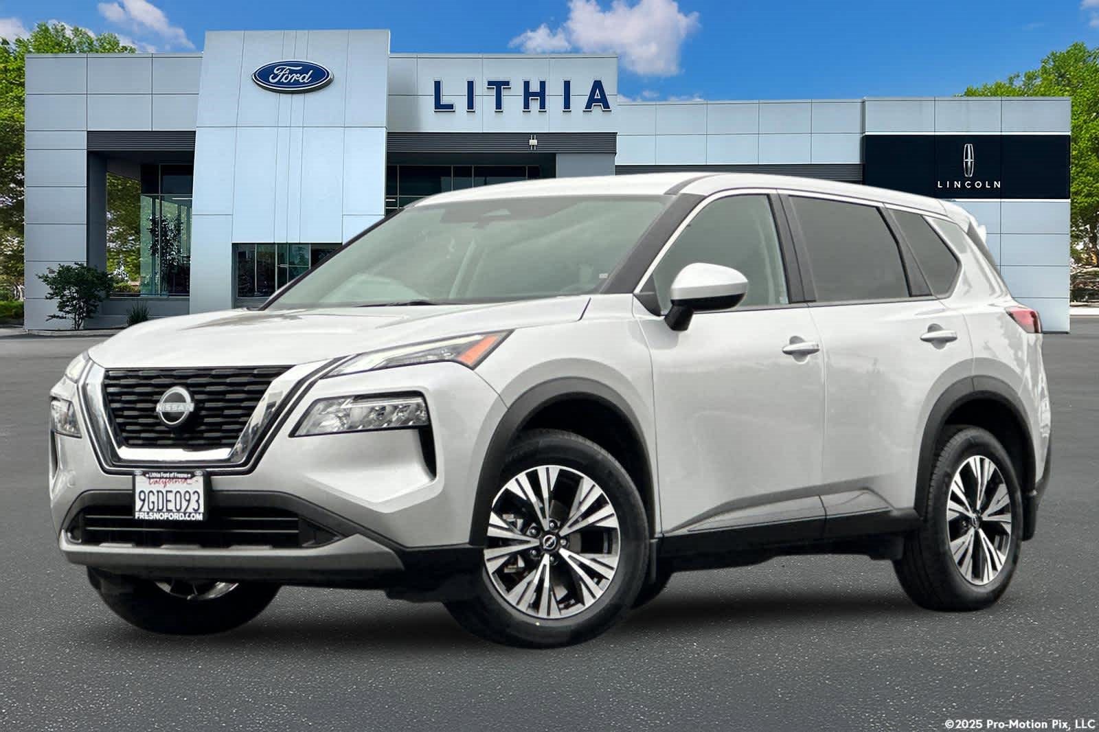 Used 2023 Nissan Rogue SV image 1