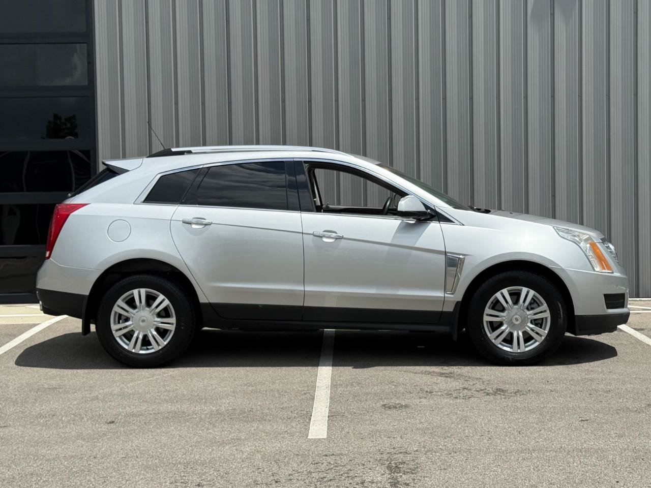 Used 2016 Cadillac SRX Luxury w/ Driver Awareness Package FWD image 4