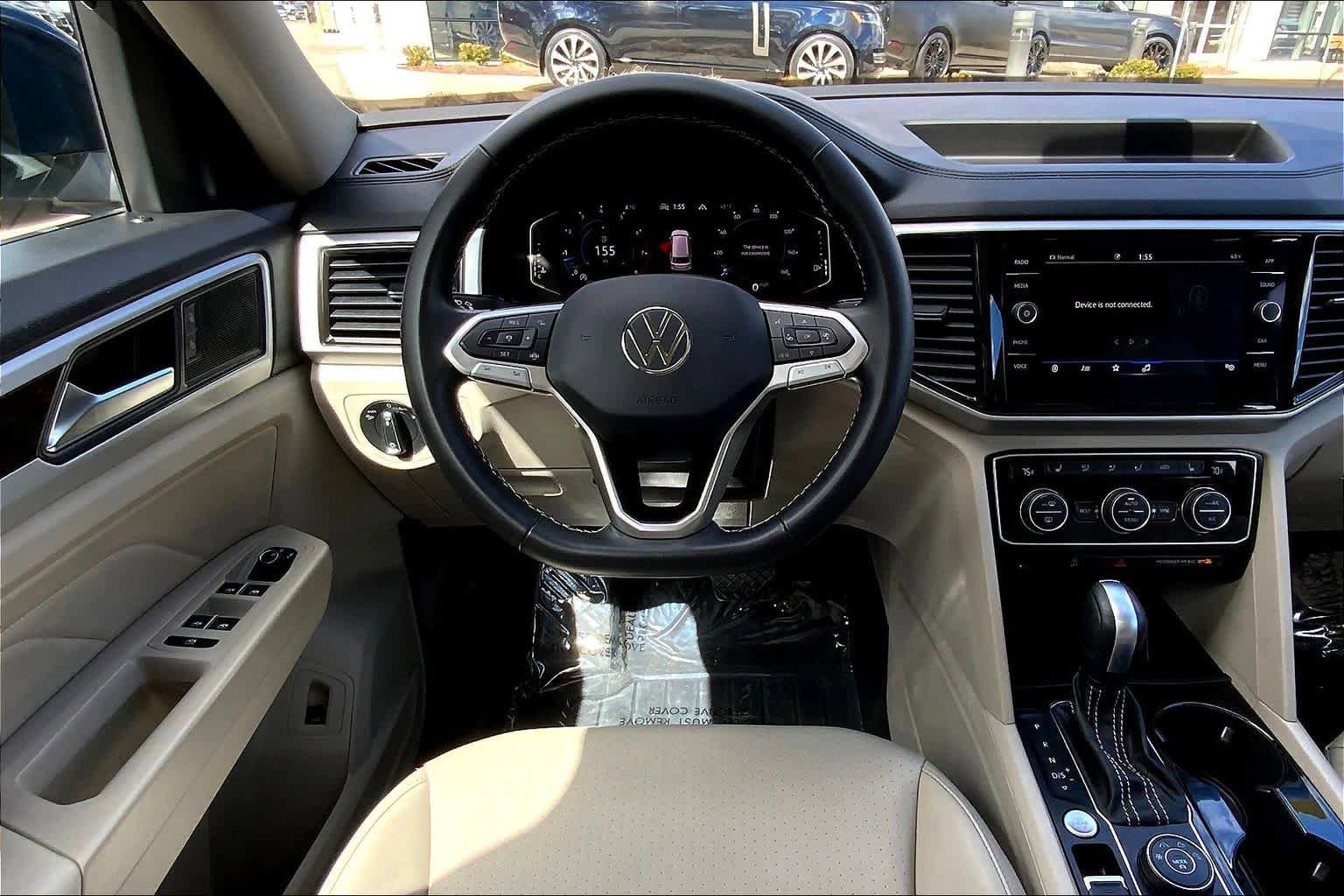 Used 2023 Volkswagen Atlas SE w/ Panoramic Sunroof Package AWD/4WD image 6