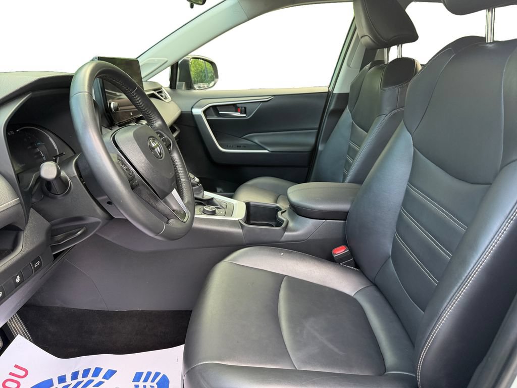 Used 2023 Toyota RAV4 XLE Premium AWD/4WD image 9