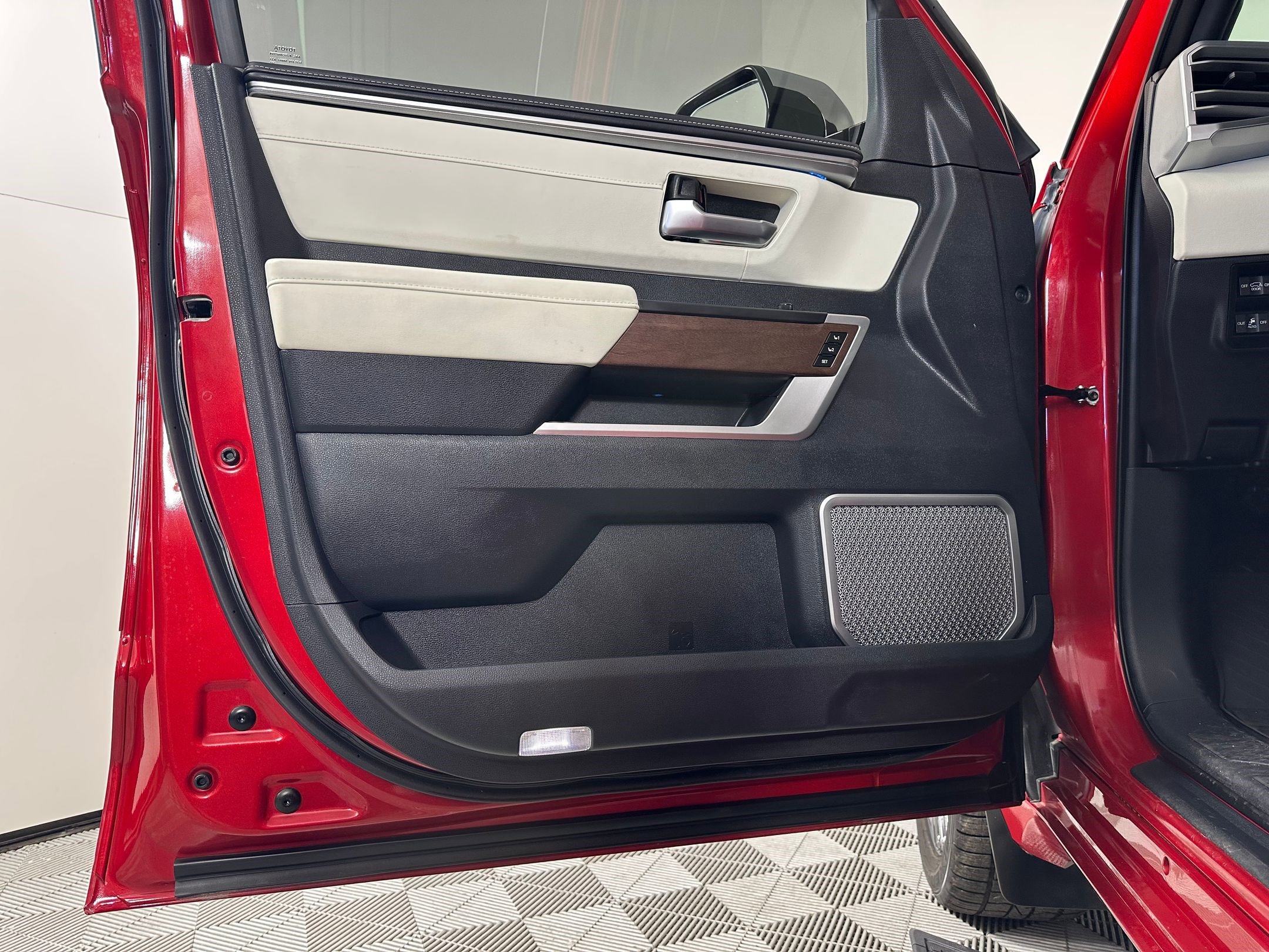 Used 2024 Toyota Sequoia Capstone image 22