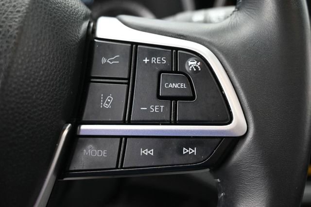 Used 2024 Toyota Highlander XLE FWD image 16