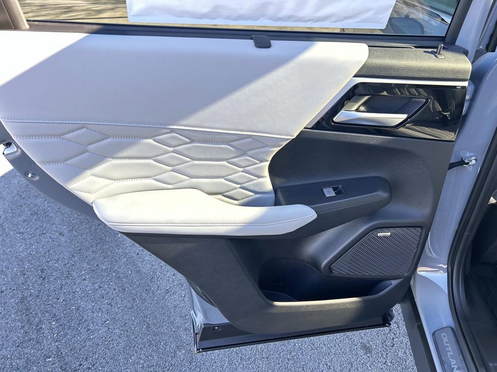 New 2026 Mitsubishi Outlander SEL FWD image 20