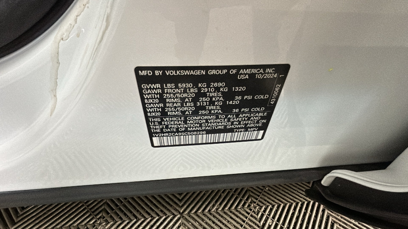 Used 2025 Volkswagen Atlas SE AWD/4WD image 10