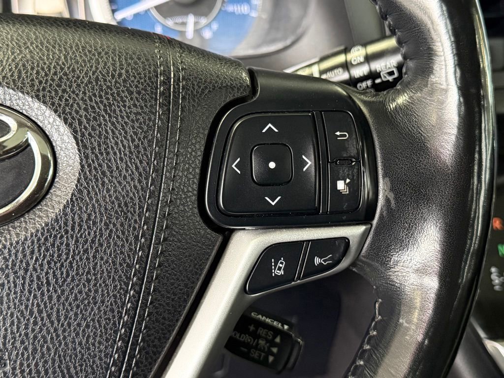 Used 2018 Toyota Sienna Limited Premium w/ Carpet Mat Package image 25