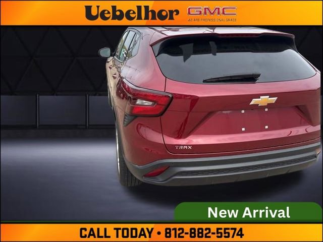 Used 2025 Chevrolet Trax LS w/ LS Convenience Package FWD image 10