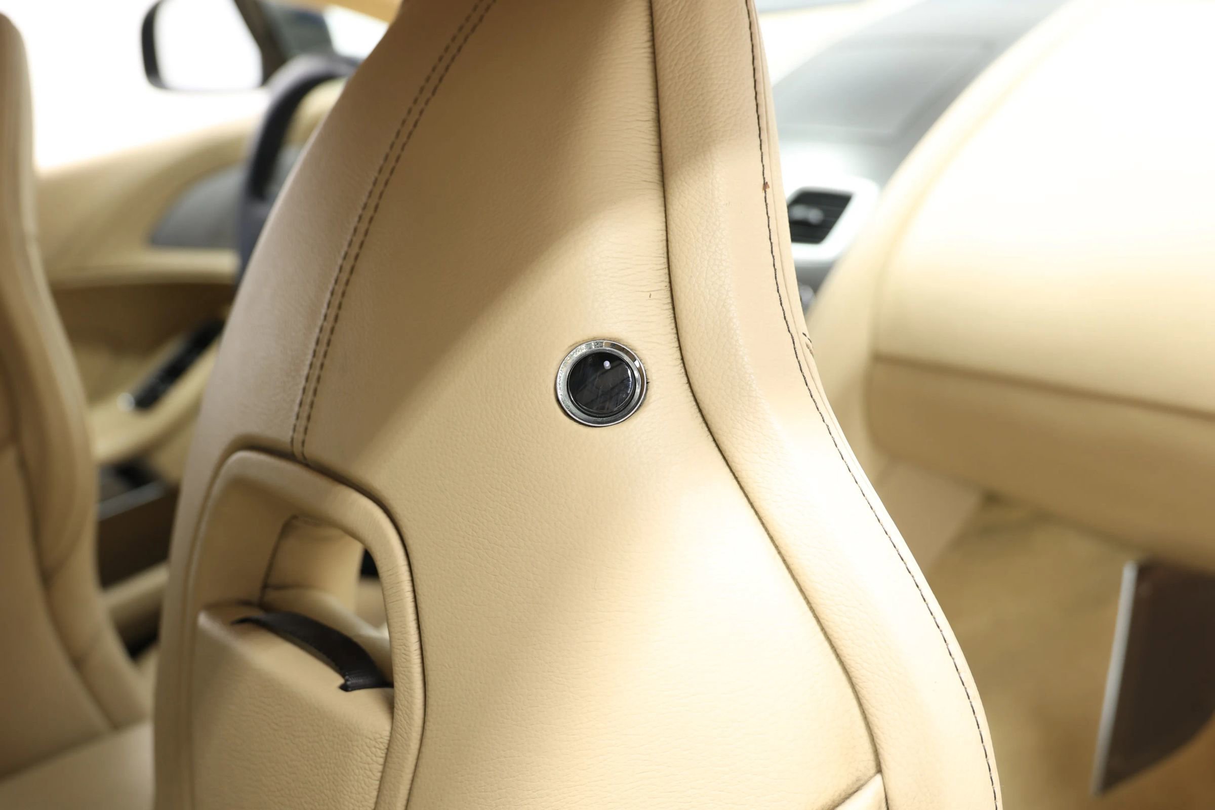 Used 2016 Aston Martin Vanquish Volante image 64