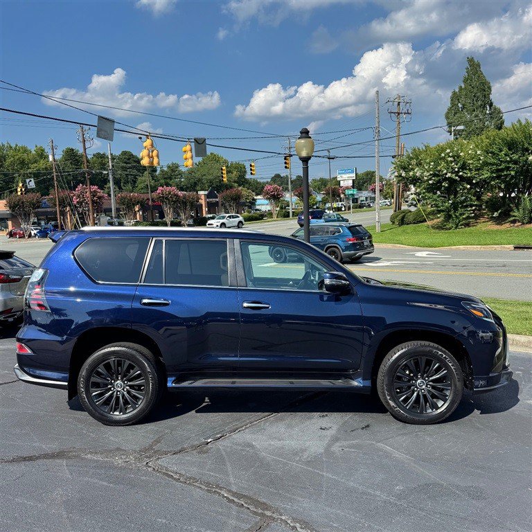 Used 2023 Lexus GX 460 Premium w/ Accessory Package AWD/4WD image 7