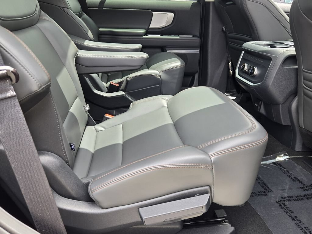 Used 2025 Ford Expedition Active AWD/4WD image 15