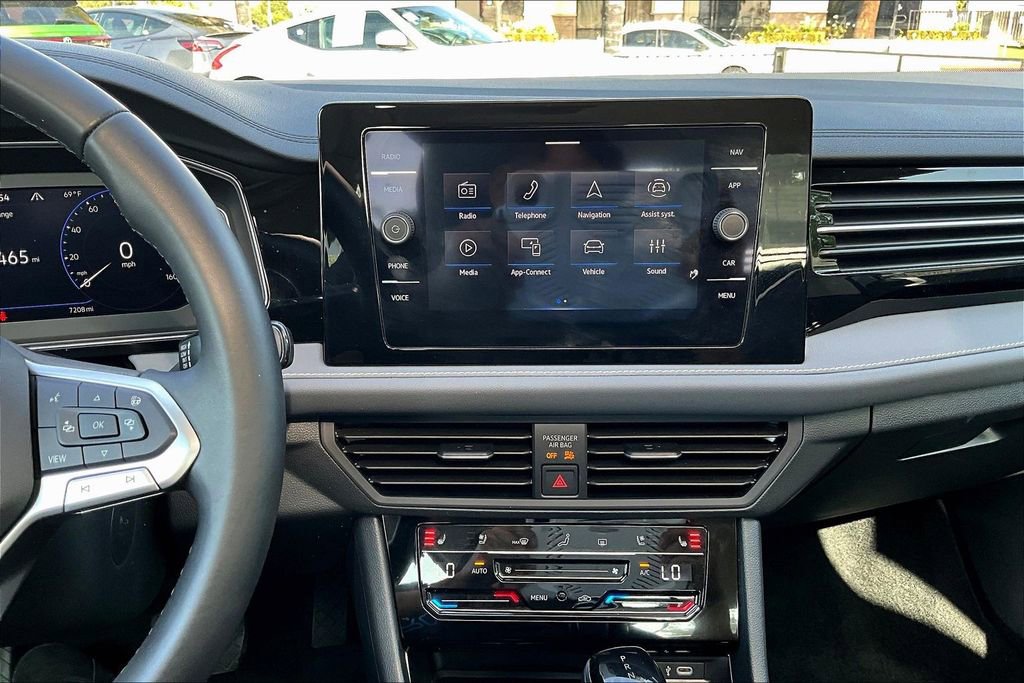 Used 2025 Volkswagen Jetta SEL image 13