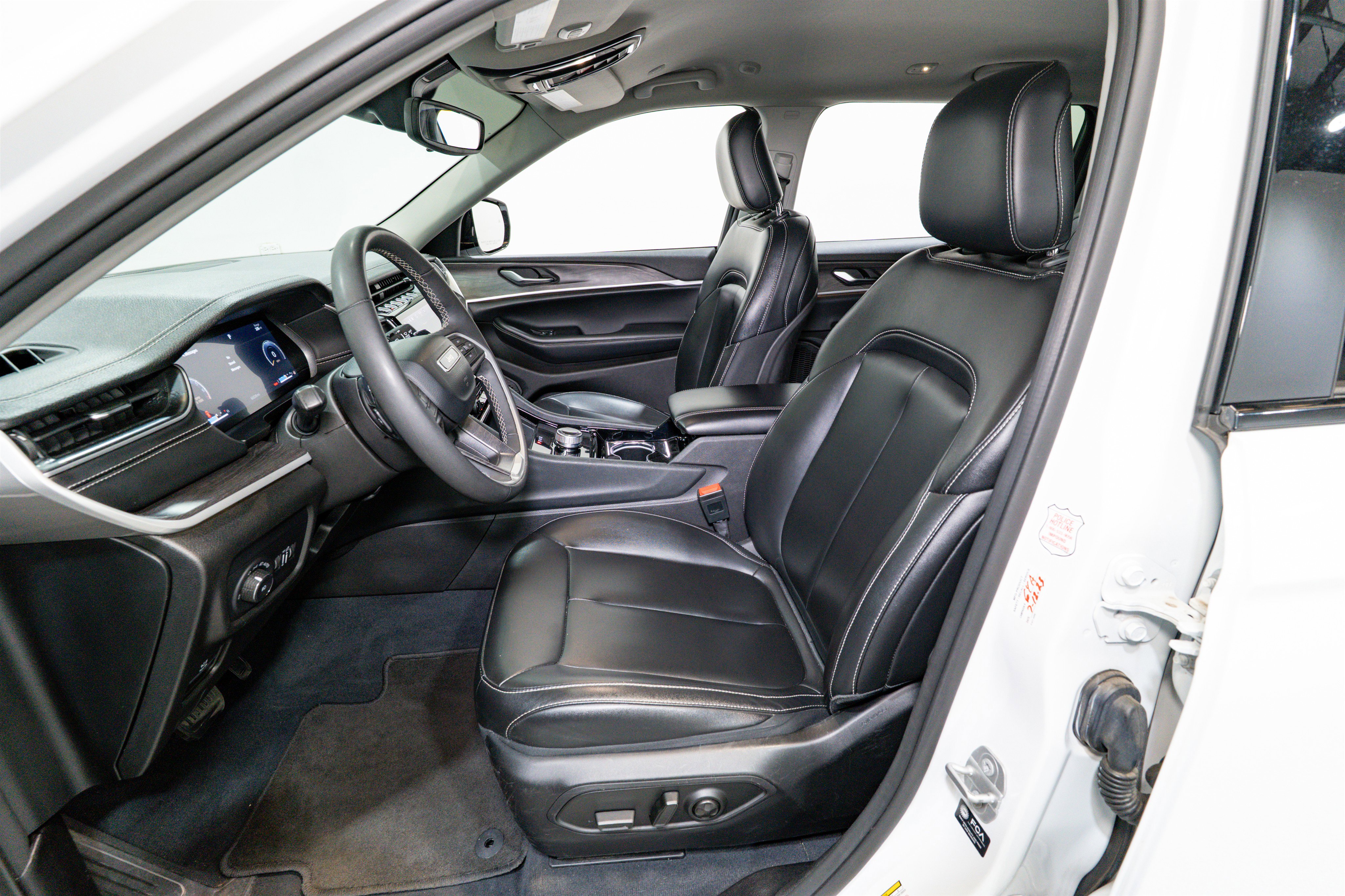 Used 2023 Jeep Grand Cherokee L Limited image 16