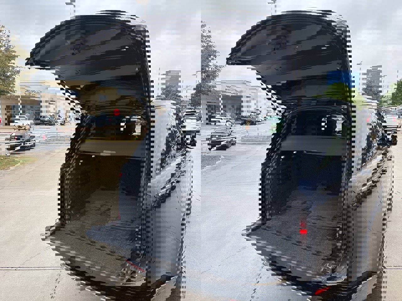 Used 2025 Land Rover Range Rover Long Wheelbase Autobiography image 9