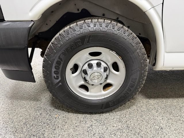 Used 2019 Chevrolet Express 2500 w/ Driver Convenience Package RWD image 22
