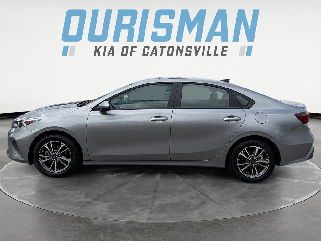 Used 2024 Kia Forte LXS image 3