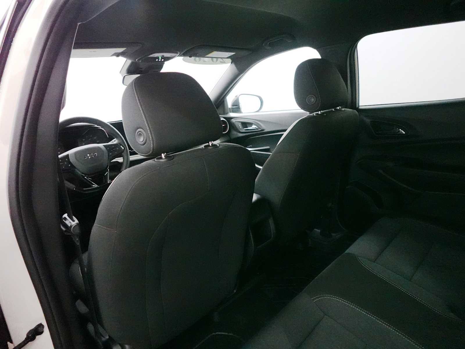 Used 2026 Chevrolet Trax RS FWD image 28