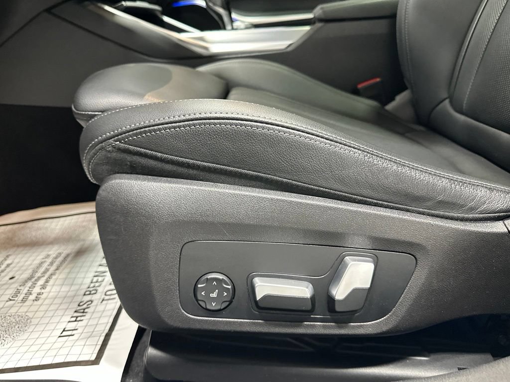 Used 2022 BMW 330i xDrive Sedan AWD/4WD image 12