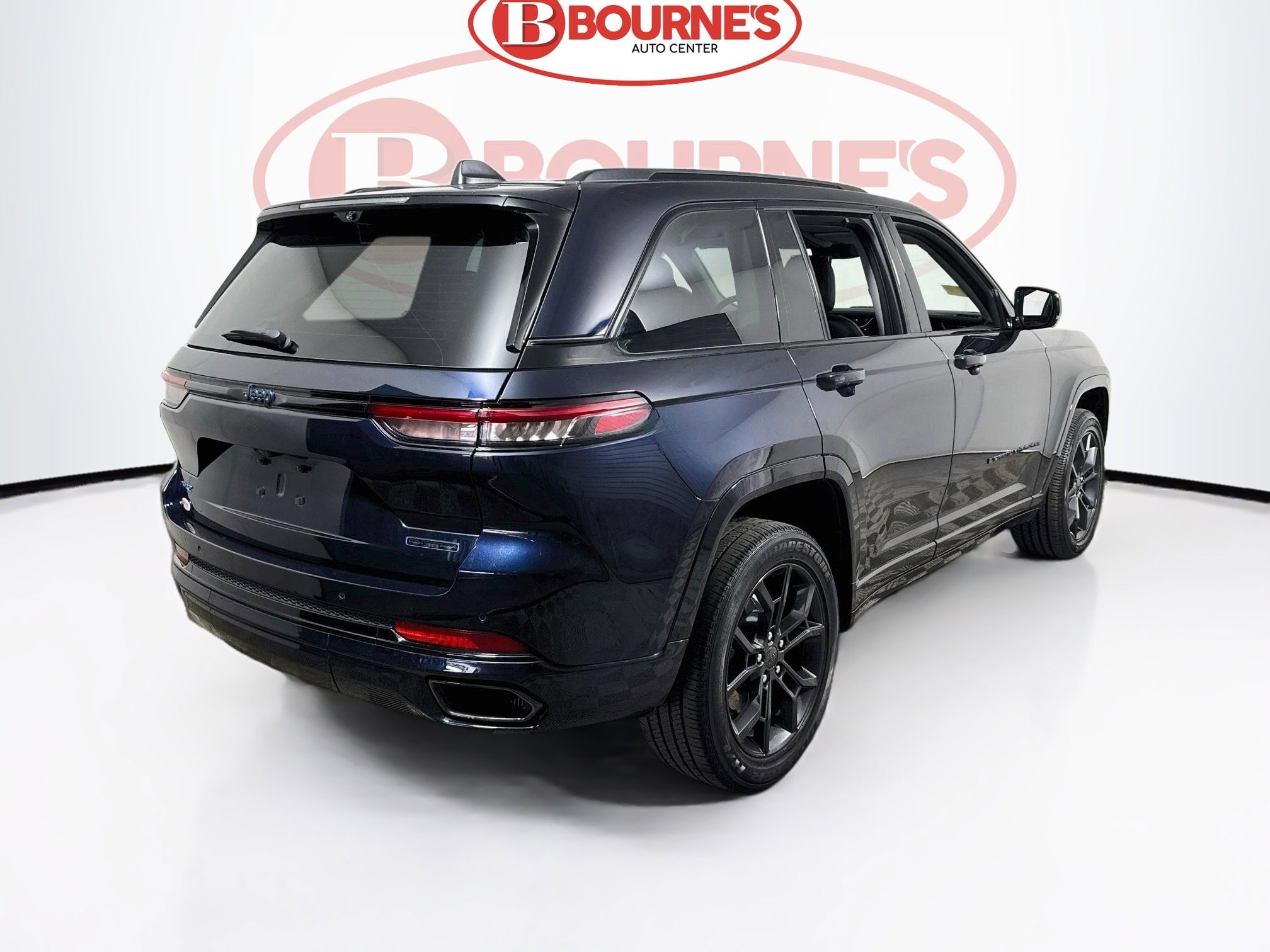 Used 2023 Jeep Grand Cherokee 30th Anniversary AWD/4WD image 12