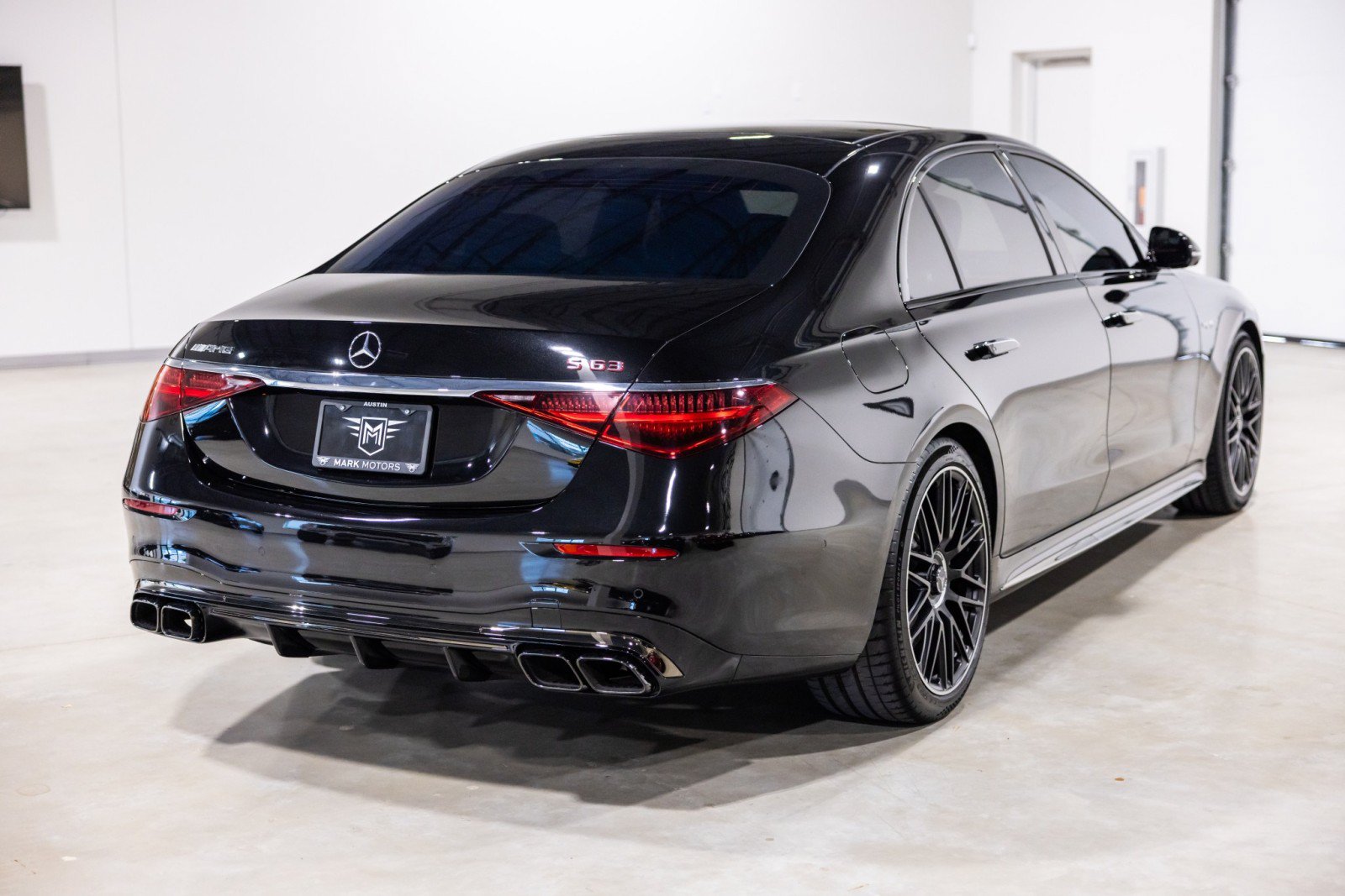 Used 2024 Mercedes-Benz S 63 AMG S w/ AMG Night Package image 9