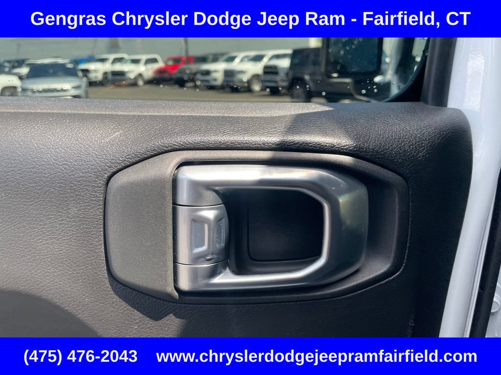 Certified 2024 Jeep Wrangler Unlimited w/ Convenience Group AWD/4WD image 36